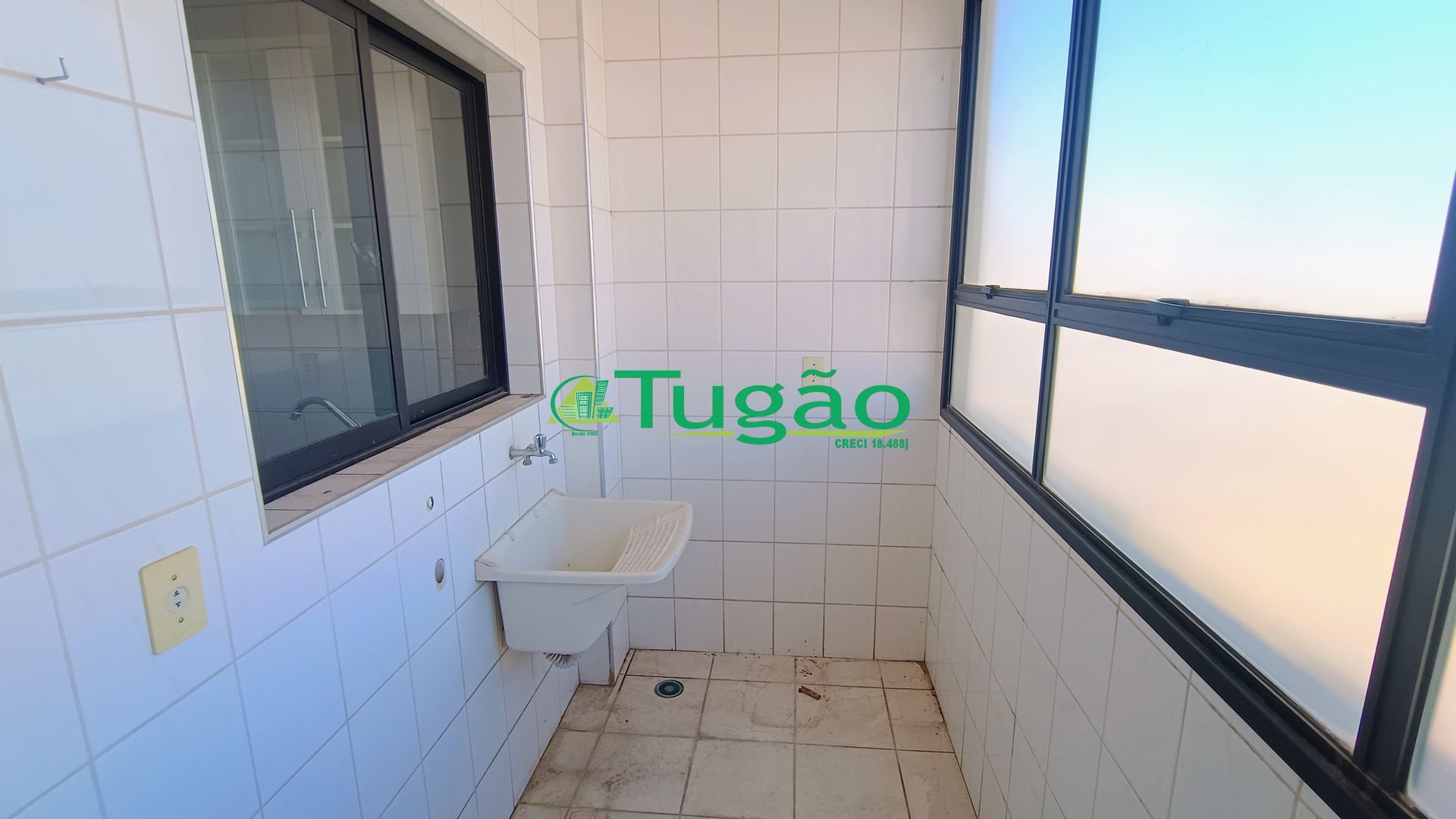 Apartamento com 3 quartos à venda, 90m² — foto 3 de 9