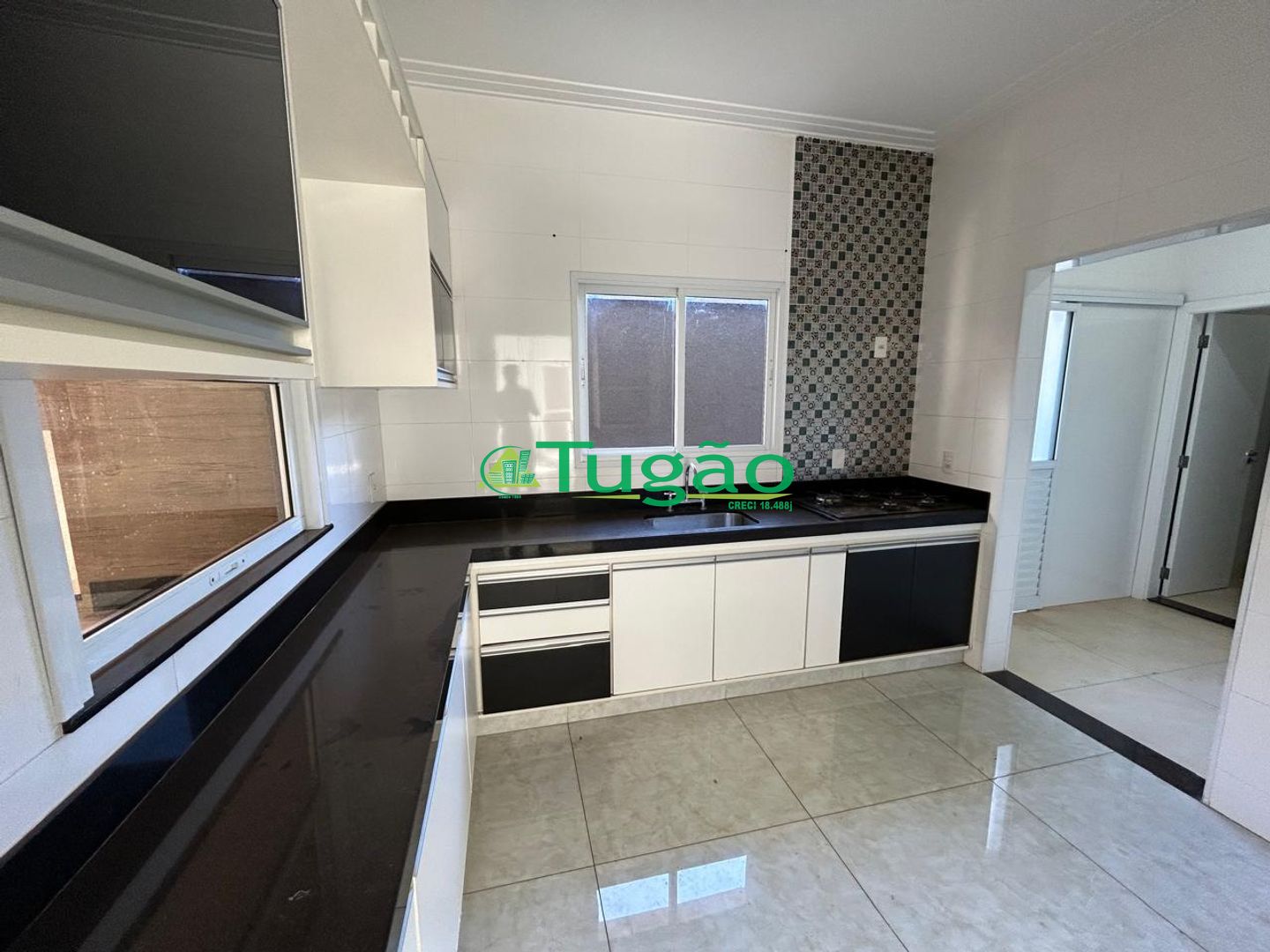 Casa de Condomínio com 4 quartos à venda, 208m² — foto 4 de 26