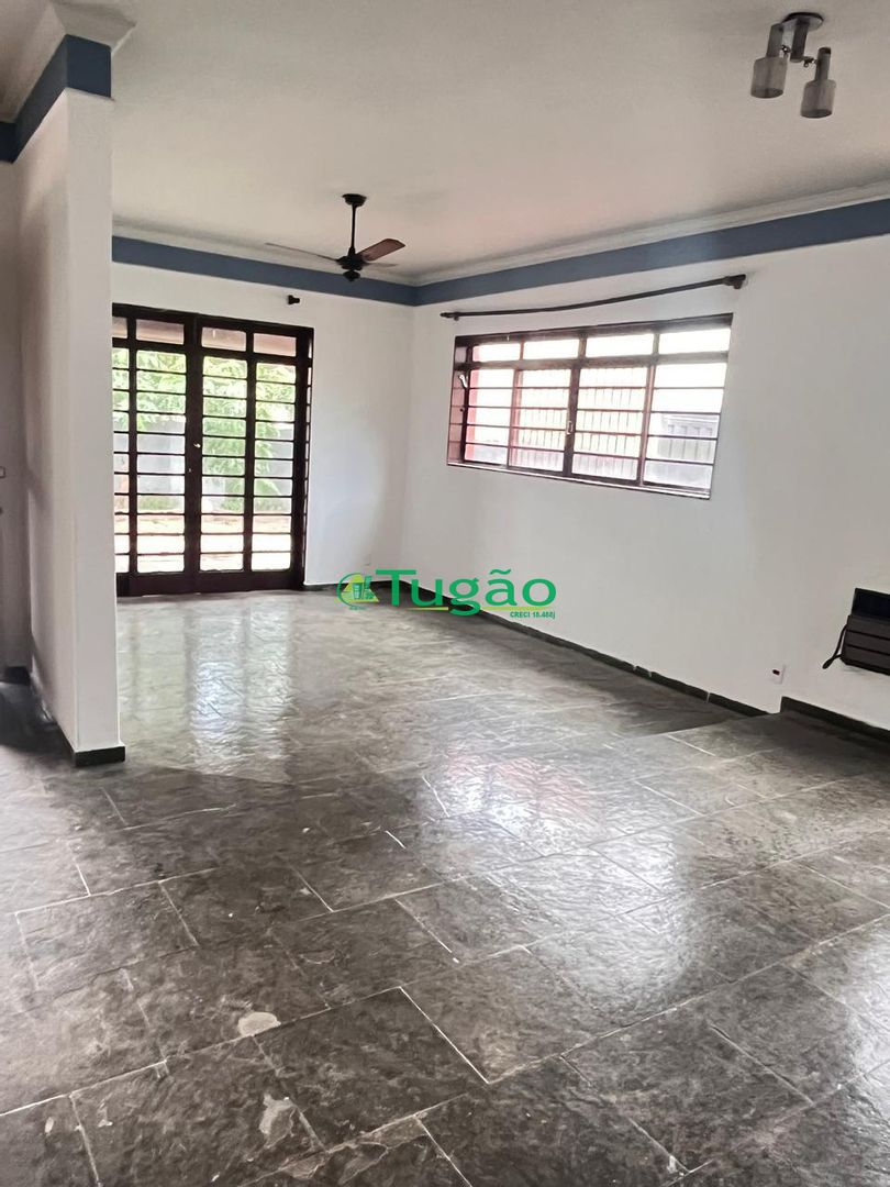 Casa com 4 quartos à venda, 240m² — foto 3 de 8