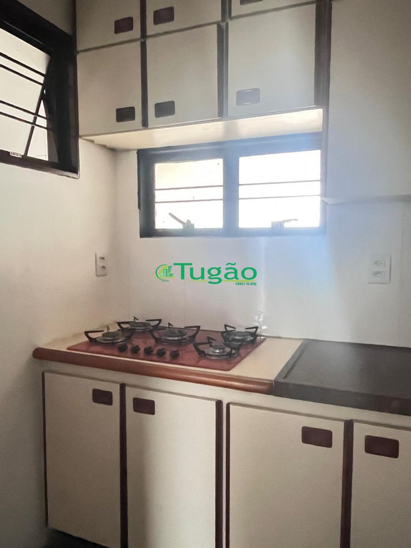 Casa com 4 quartos à venda, 240m² — foto 1 de 8