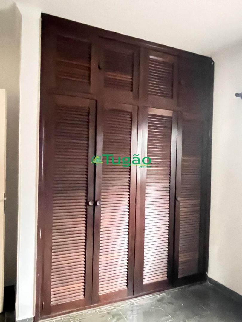 Casa com 4 quartos à venda, 240m² — foto 5 de 8
