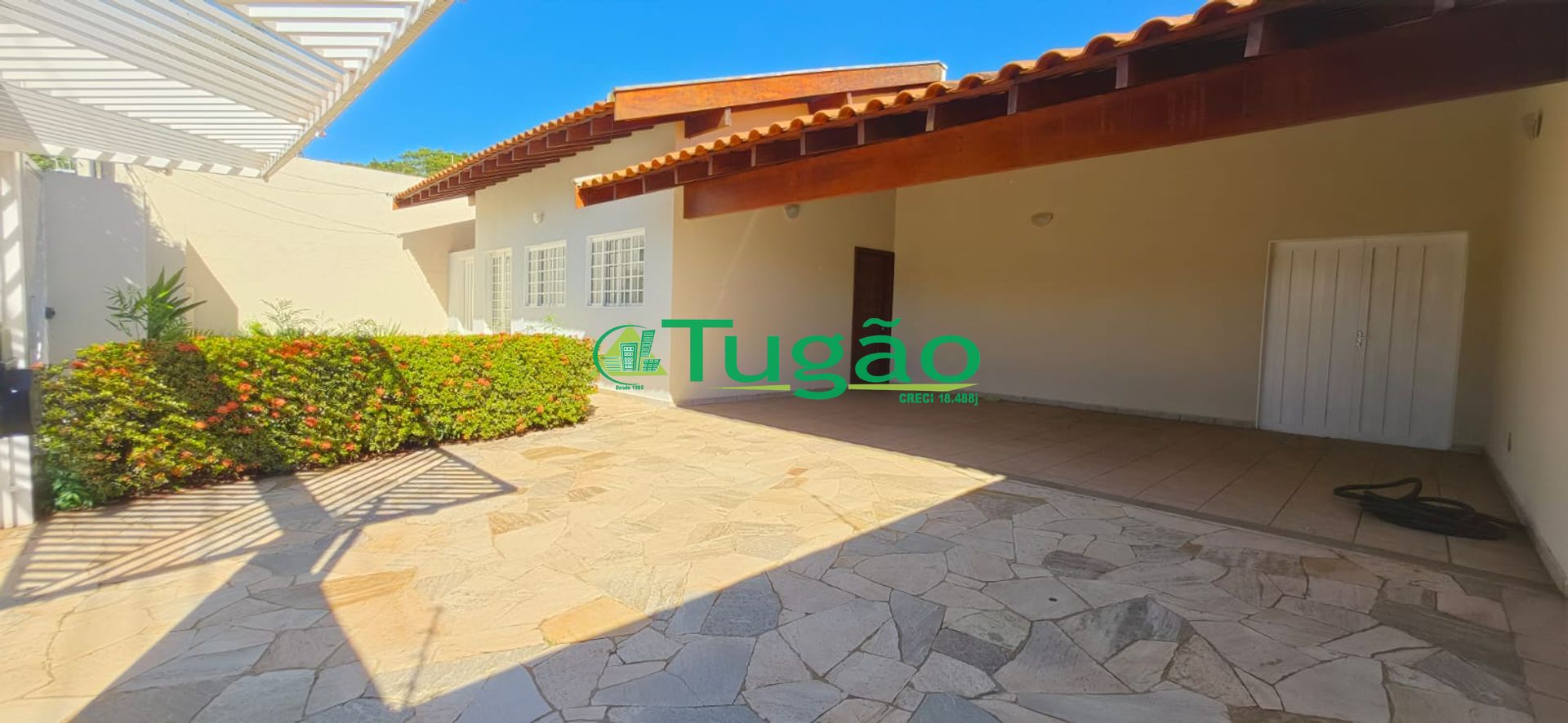 Casa com 4 quartos para aluguel, 330m² — foto 2 de 35