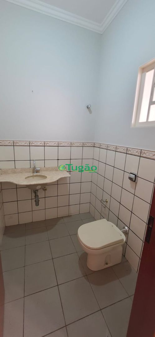 Casa com 4 quartos para aluguel, 330m² — foto 25 de 35