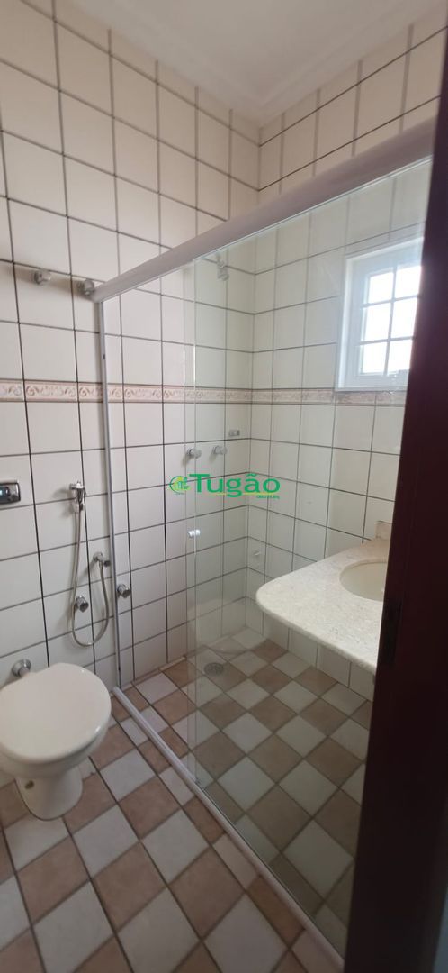 Casa com 4 quartos para aluguel, 330m² — foto 14 de 35