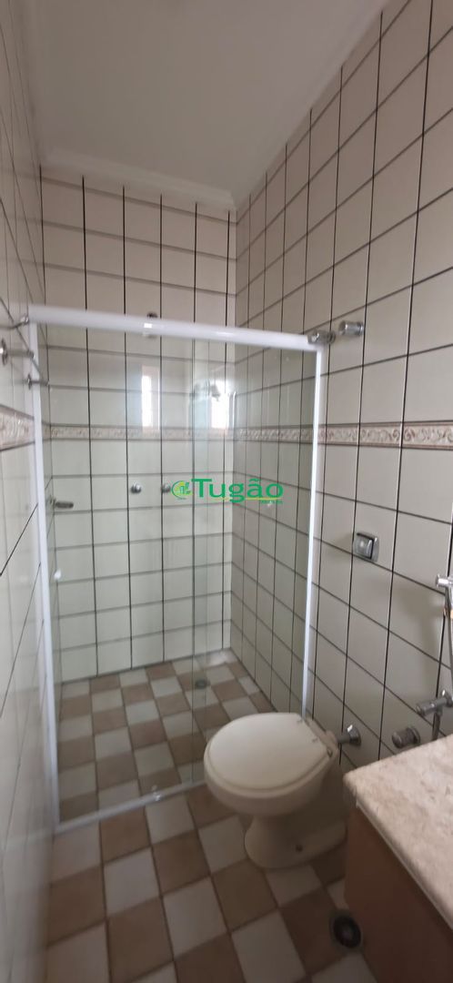 Casa com 4 quartos para aluguel, 330m² — foto 16 de 35