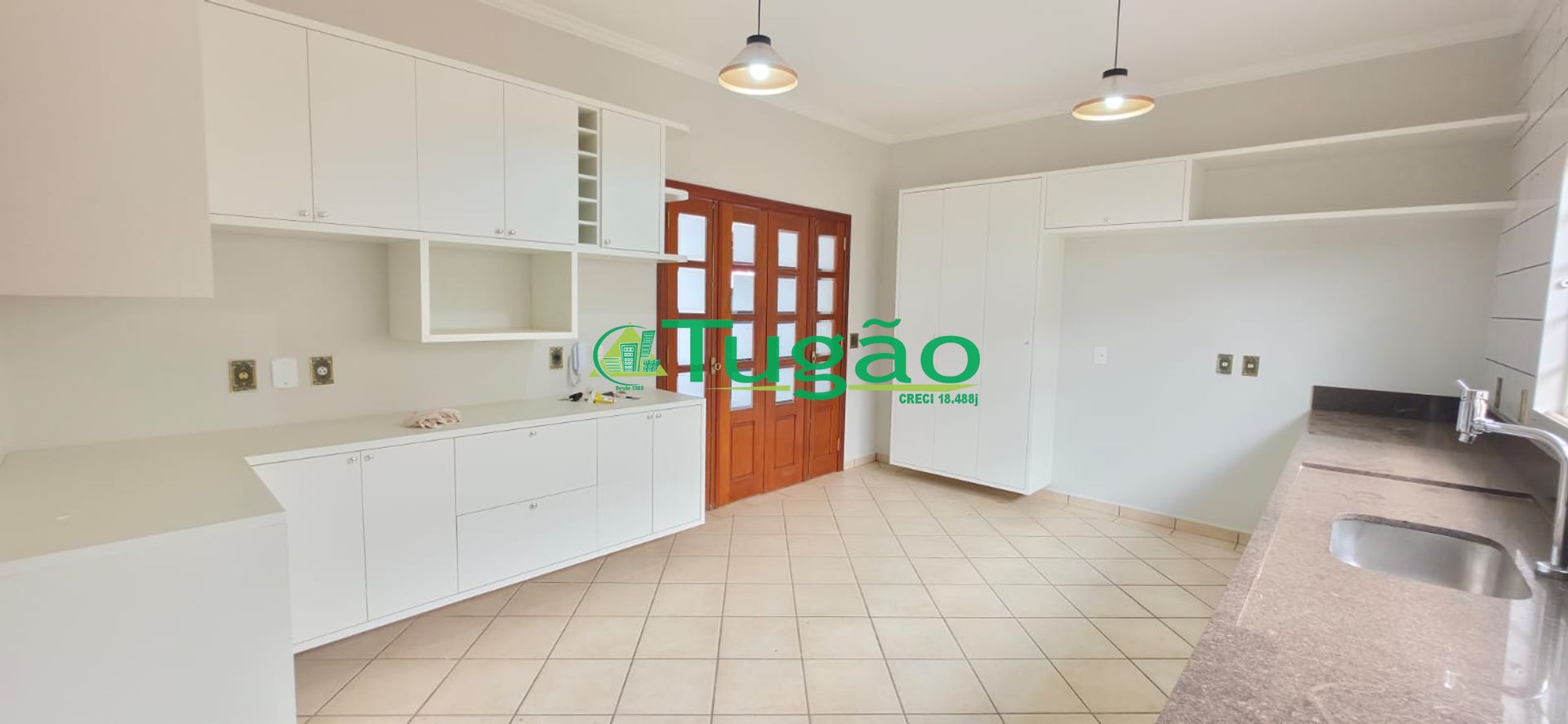 Casa com 4 quartos para aluguel, 330m² — foto 33 de 35