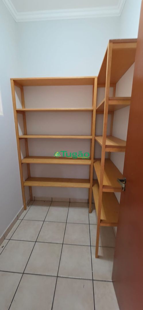Casa com 4 quartos para aluguel, 330m² — foto 22 de 35