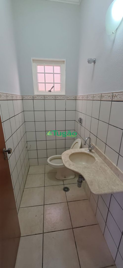 Casa com 4 quartos para aluguel, 330m² — foto 30 de 35