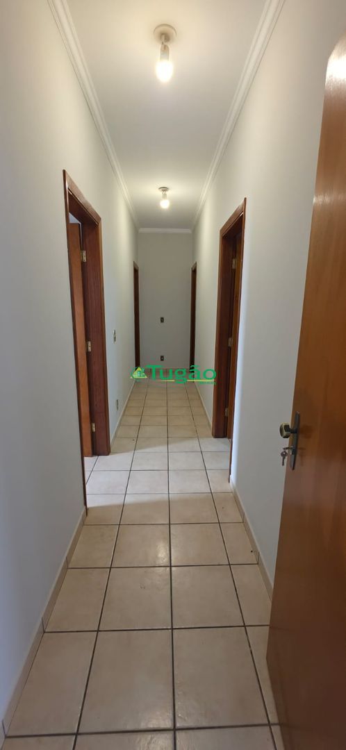 Casa com 4 quartos para aluguel, 330m² — foto 20 de 35