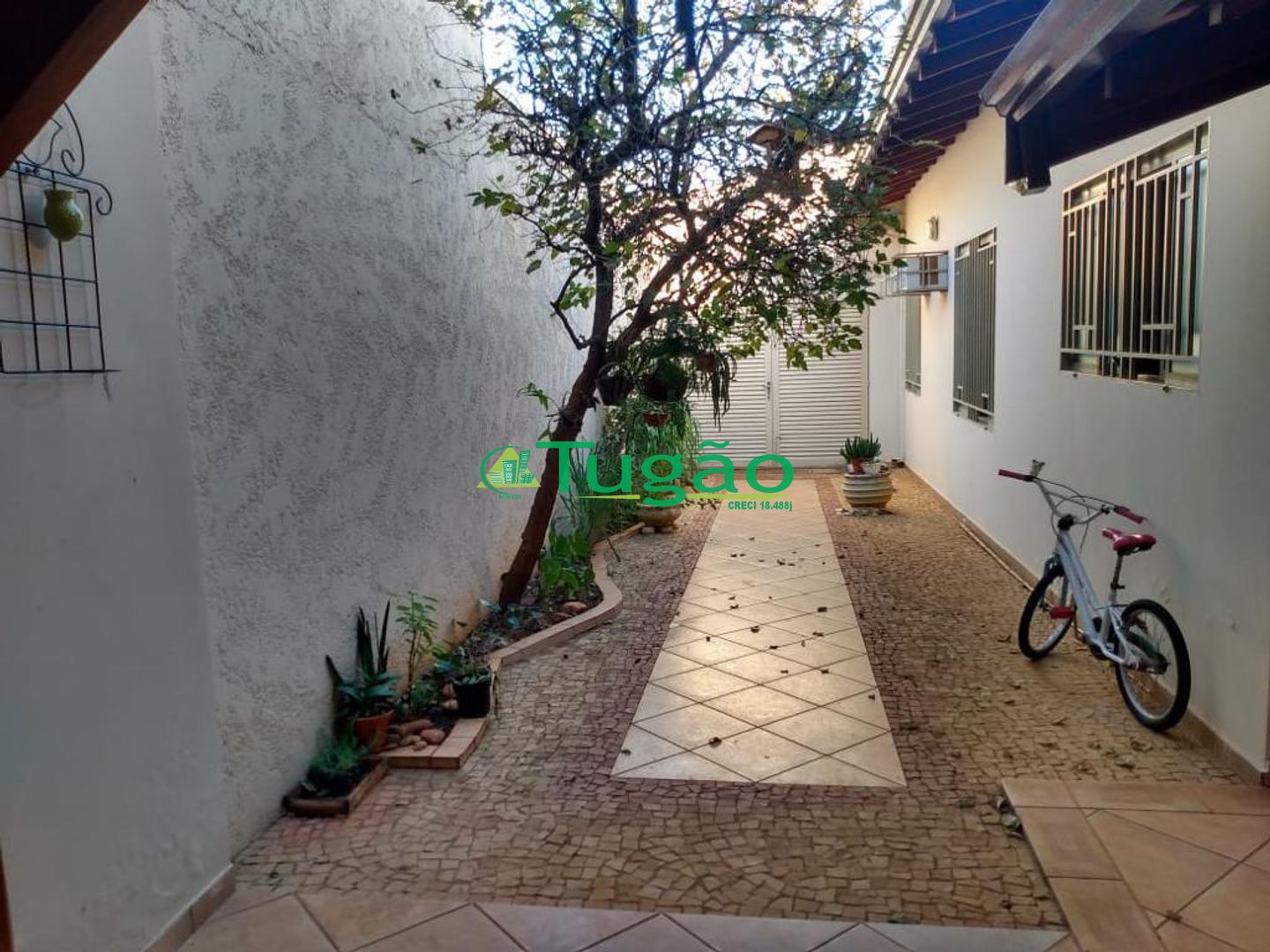 Casa com 3 quartos à venda, 320m² — foto 3 de 17