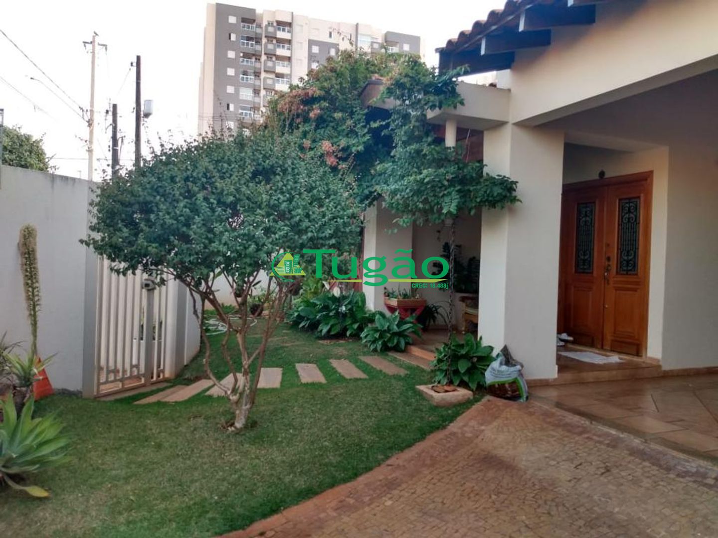 Casa com 3 quartos à venda, 320m² — foto 2 de 17