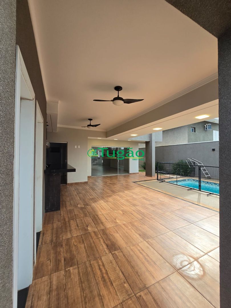 Casa de Condomínio com 3 quartos à venda, 285m² — foto 2 de 36