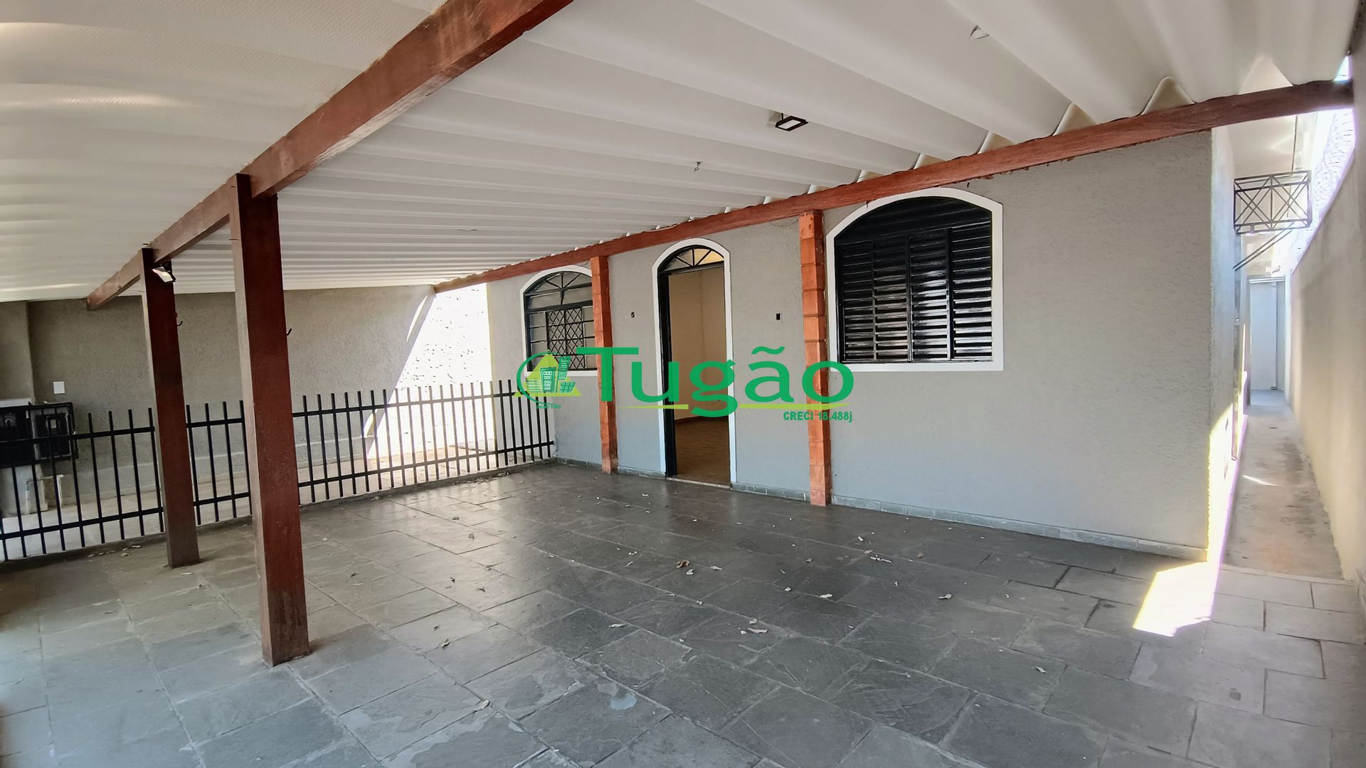 Casa com 3 quartos à venda, 176m² — foto 2 de 19