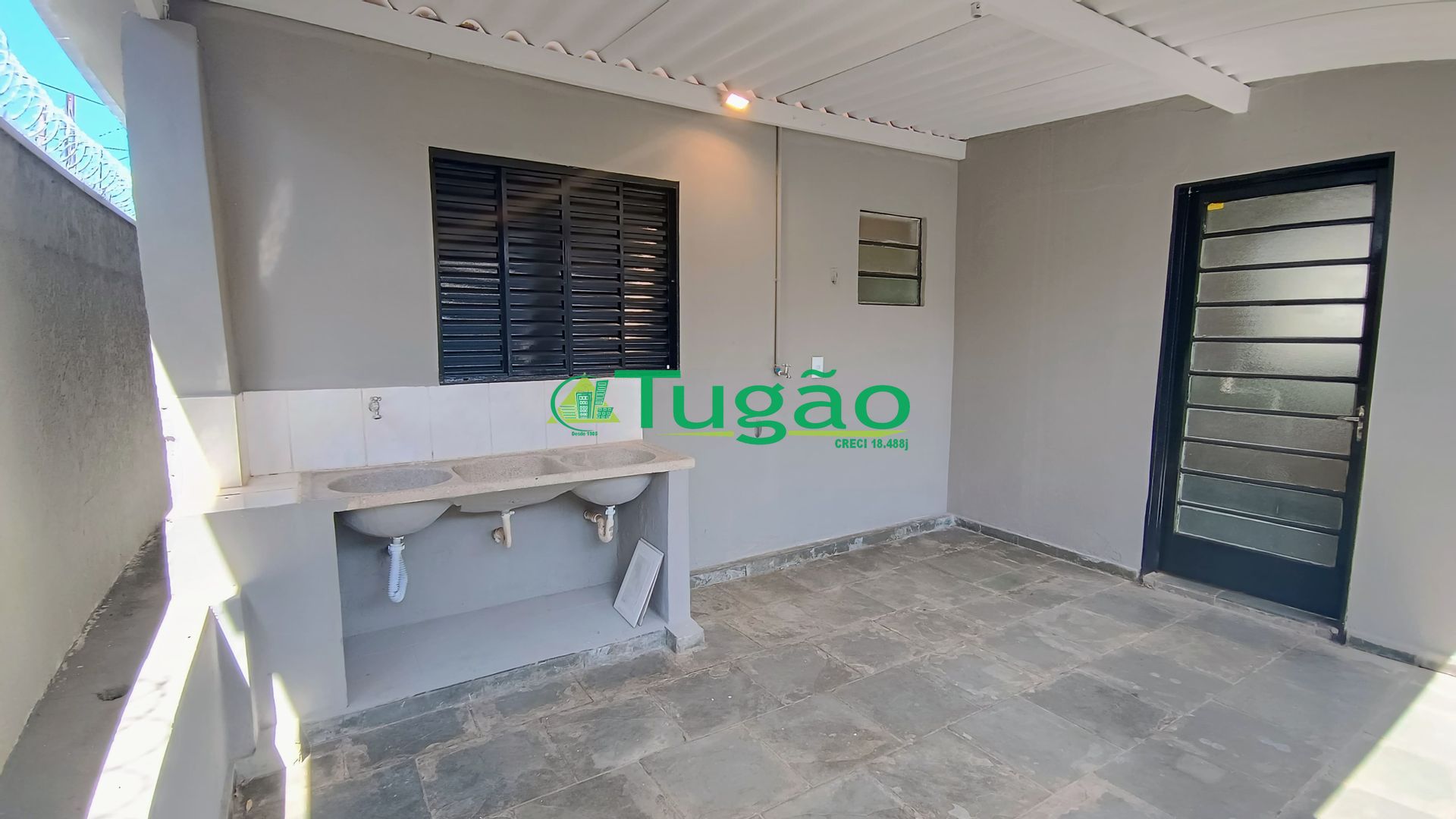 Casa com 3 quartos à venda, 176m² — foto 1 de 19