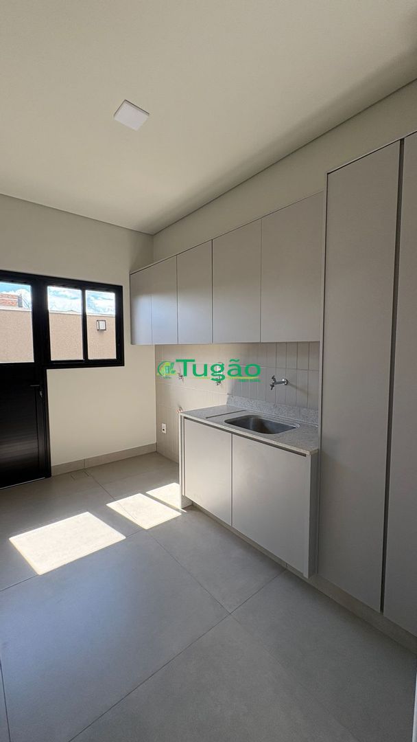 Casa de Condomínio com 3 quartos à venda, 250m² — foto 3 de 13