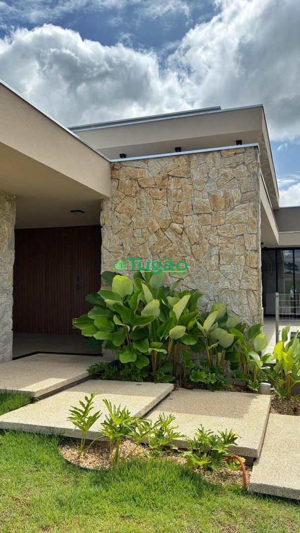 Casa de Condomínio com 3 quartos à venda, 250m² — foto 2 de 13