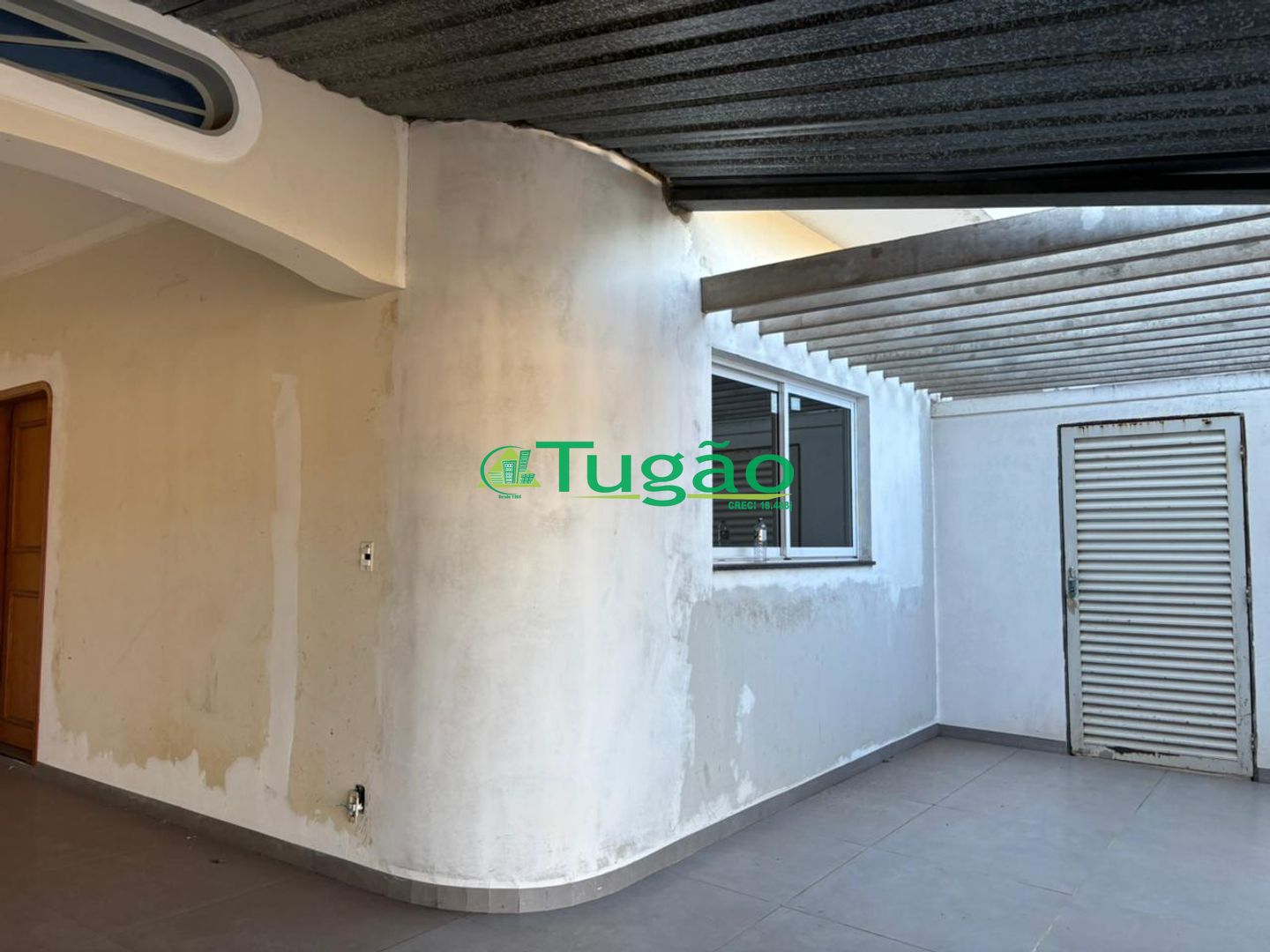 Casa com 3 quartos à venda, 244m² — foto 2 de 22