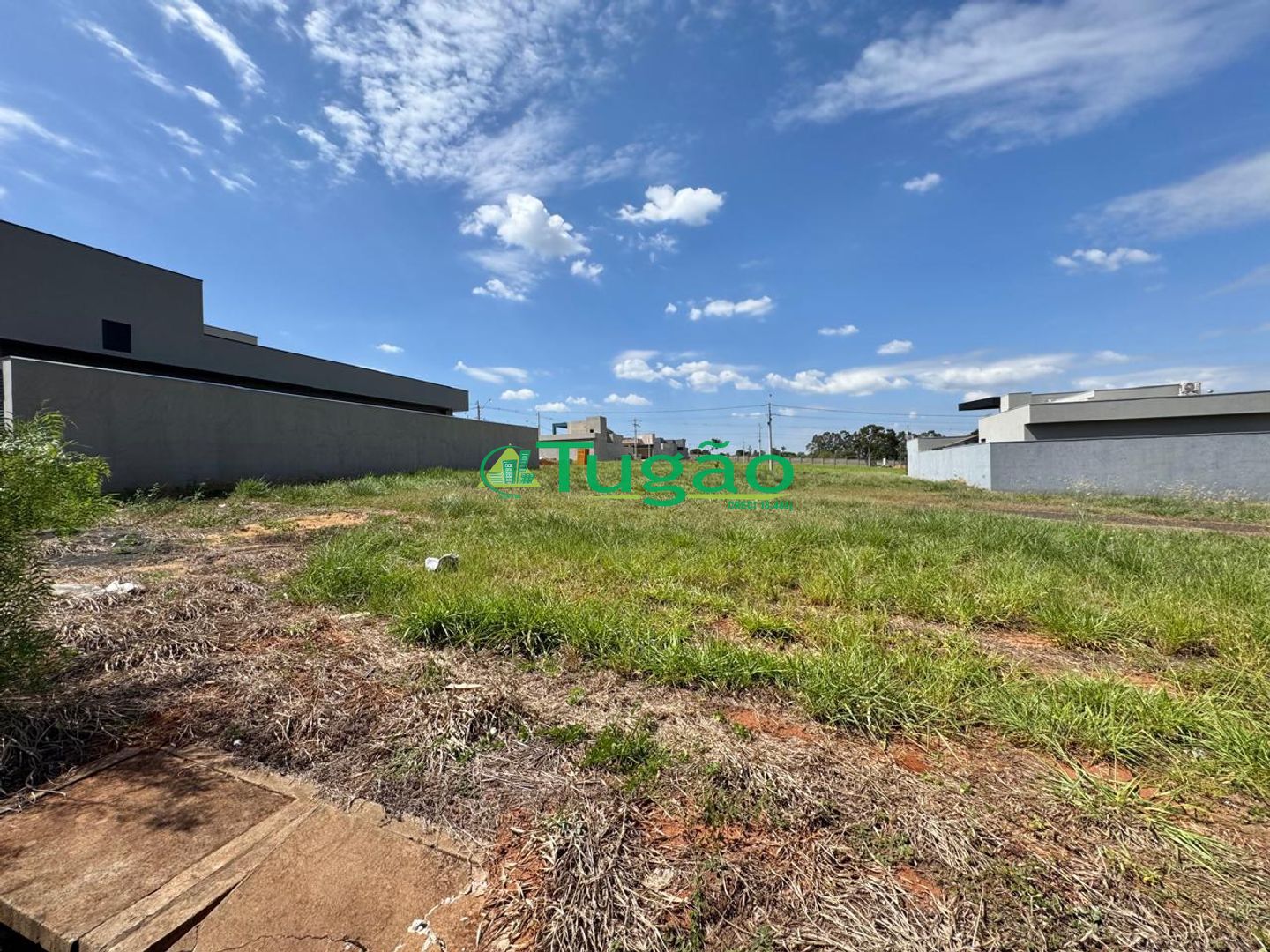 Terreno / Lote / Condomínio  à venda, 300m² — foto 1 de 9
