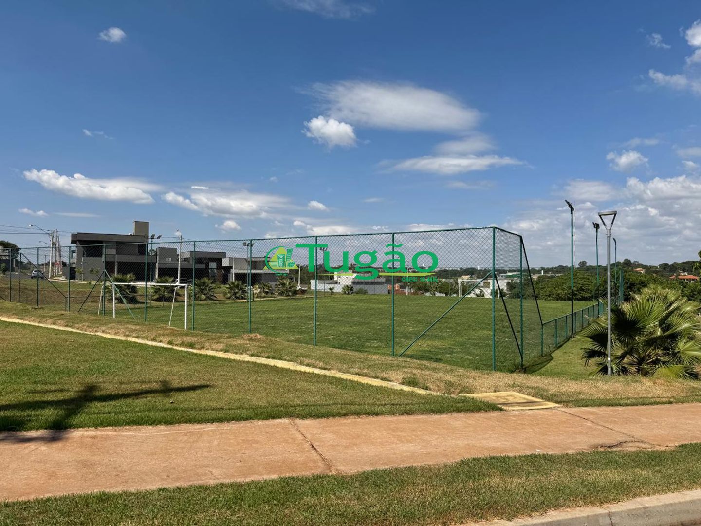 Terreno / Lote / Condomínio  à venda, 300m² — foto 3 de 9
