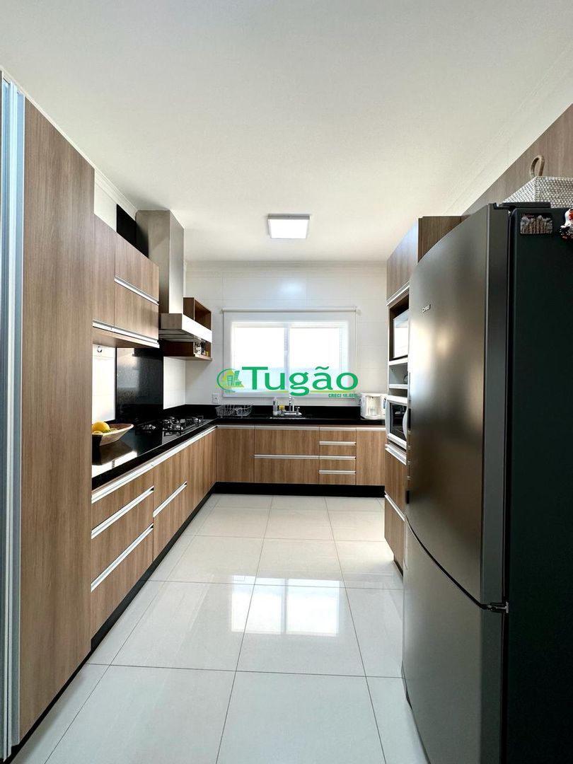 Casa de Condomínio com 4 quartos à venda, 300m² — foto 16 de 25