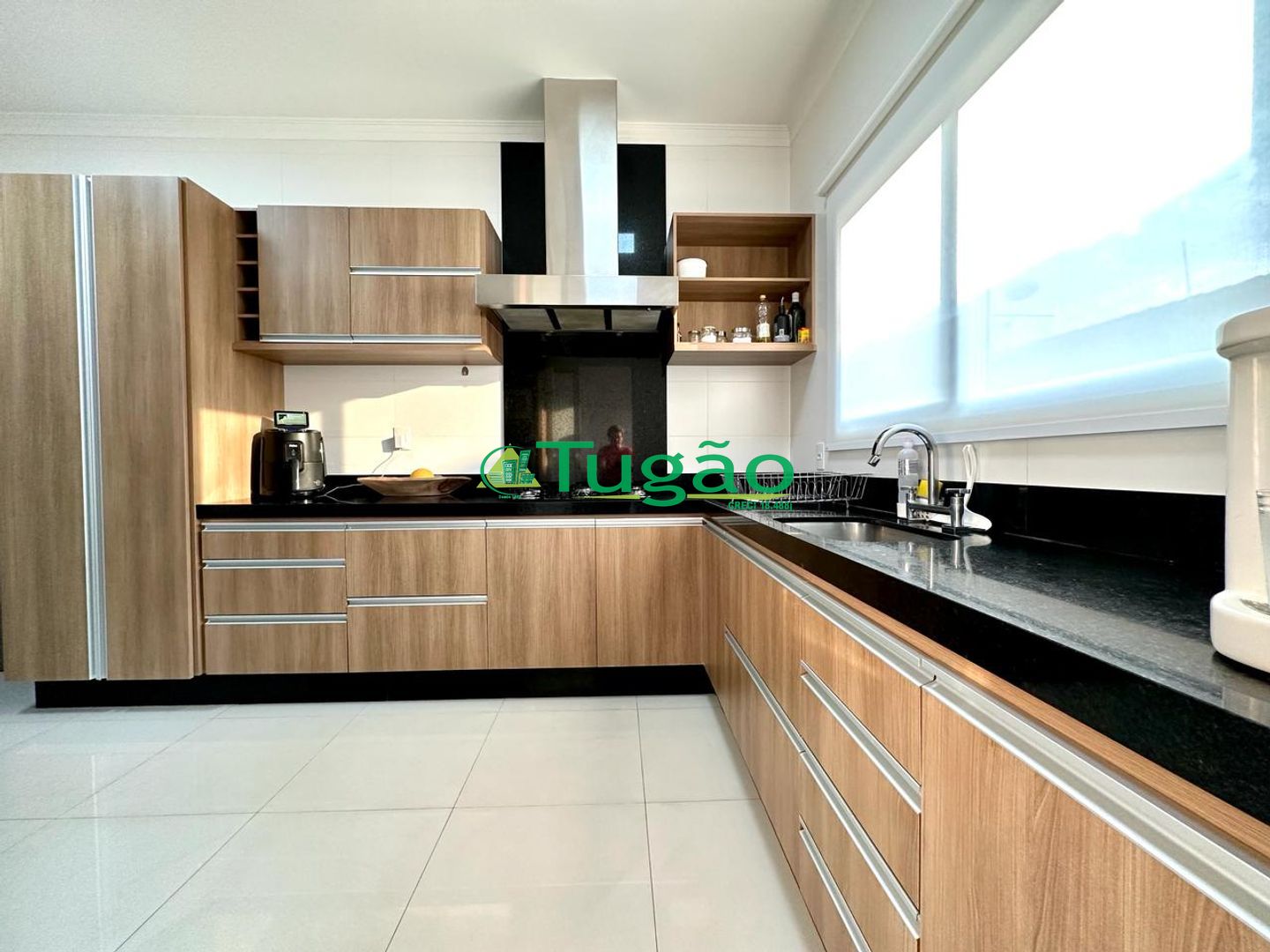 Casa de Condomínio com 4 quartos à venda, 300m² — foto 18 de 25