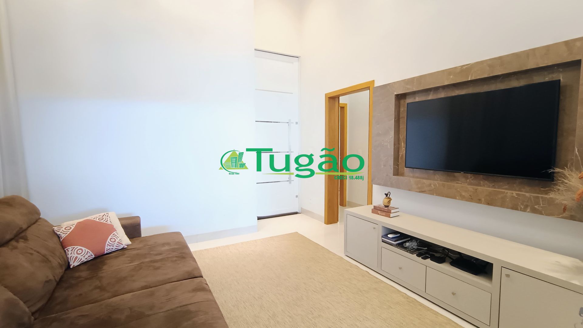 Casa com 3 quartos à venda, 250m² — foto 1 de 24