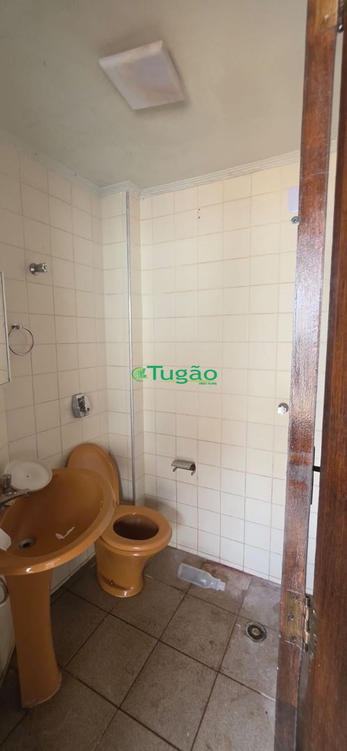 Casa com 3 quartos à venda, 249m² — foto 2 de 17