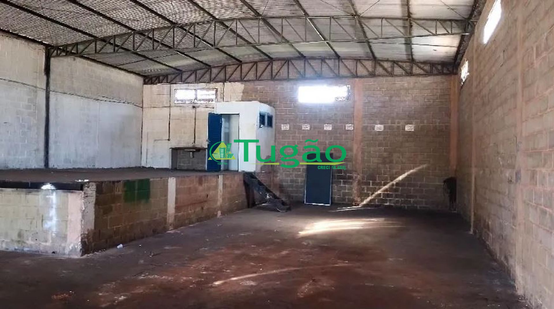Galpão / Depósito / Armazém  para aluguel, 390m² — foto 1 de 7