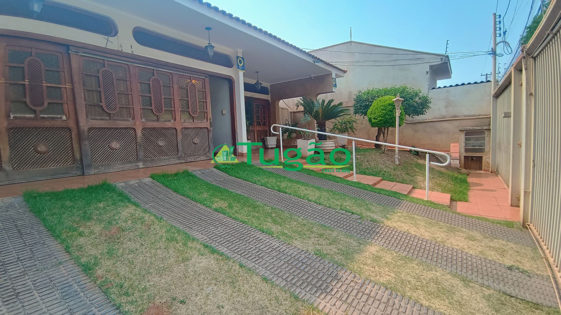 Casa com 3 quartos à venda, 249m² — foto 1 de 24