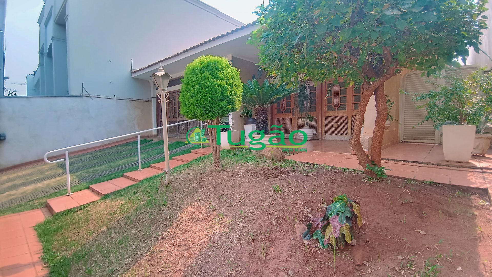 Casa com 3 quartos à venda, 249m² — foto 2 de 24