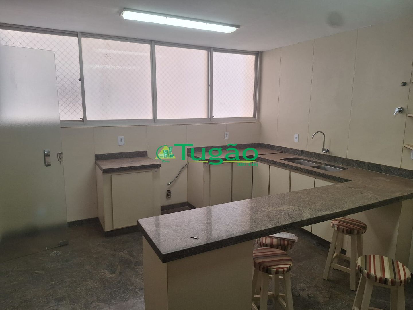 Apartamento com 3 quartos à venda, 180m² — foto 2 de 18