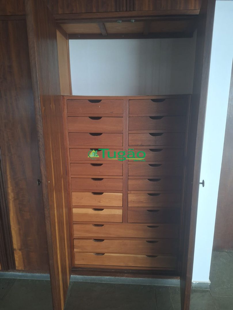 Apartamento com 3 quartos à venda, 180m² — foto 1 de 18