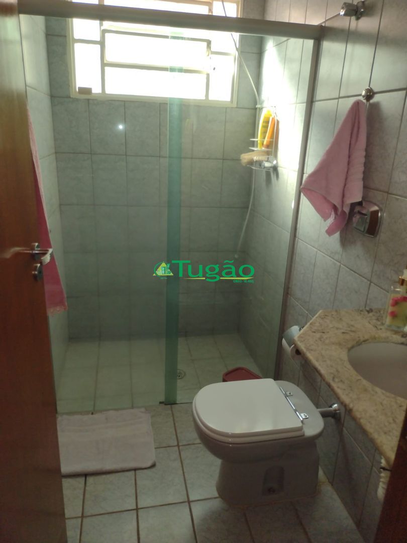 Casa com 3 quartos à venda, 165m² — foto 3 de 23