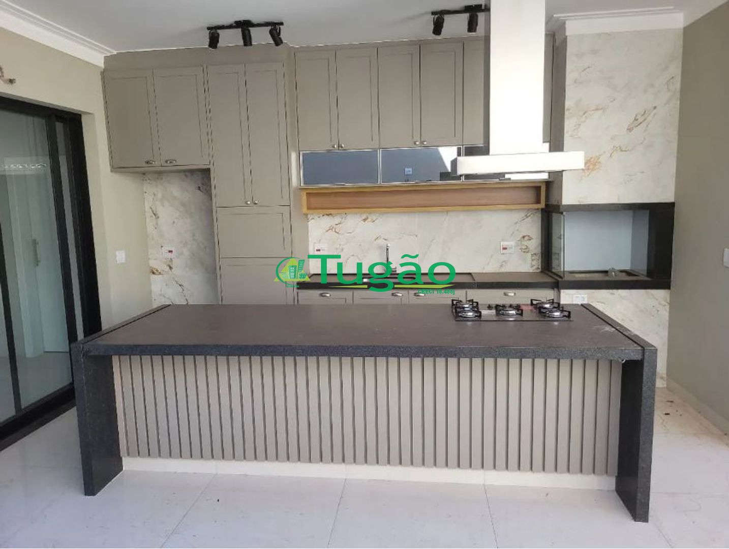Casa de Condomínio com 3 quartos à venda, 190m² — foto 3 de 6