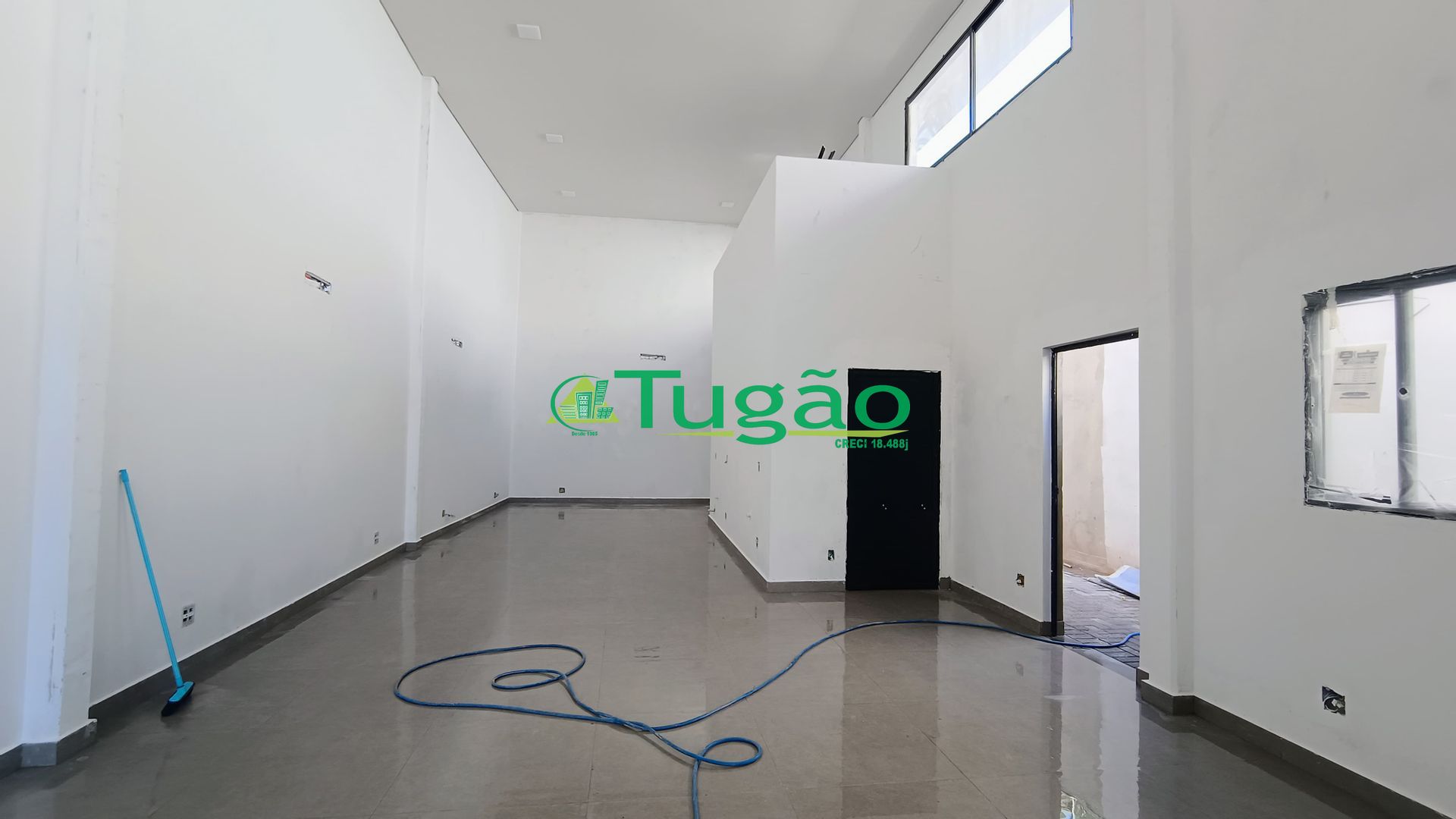 Loja / Salão / Ponto Comercial  para aluguel, 240m² — foto 2 de 4