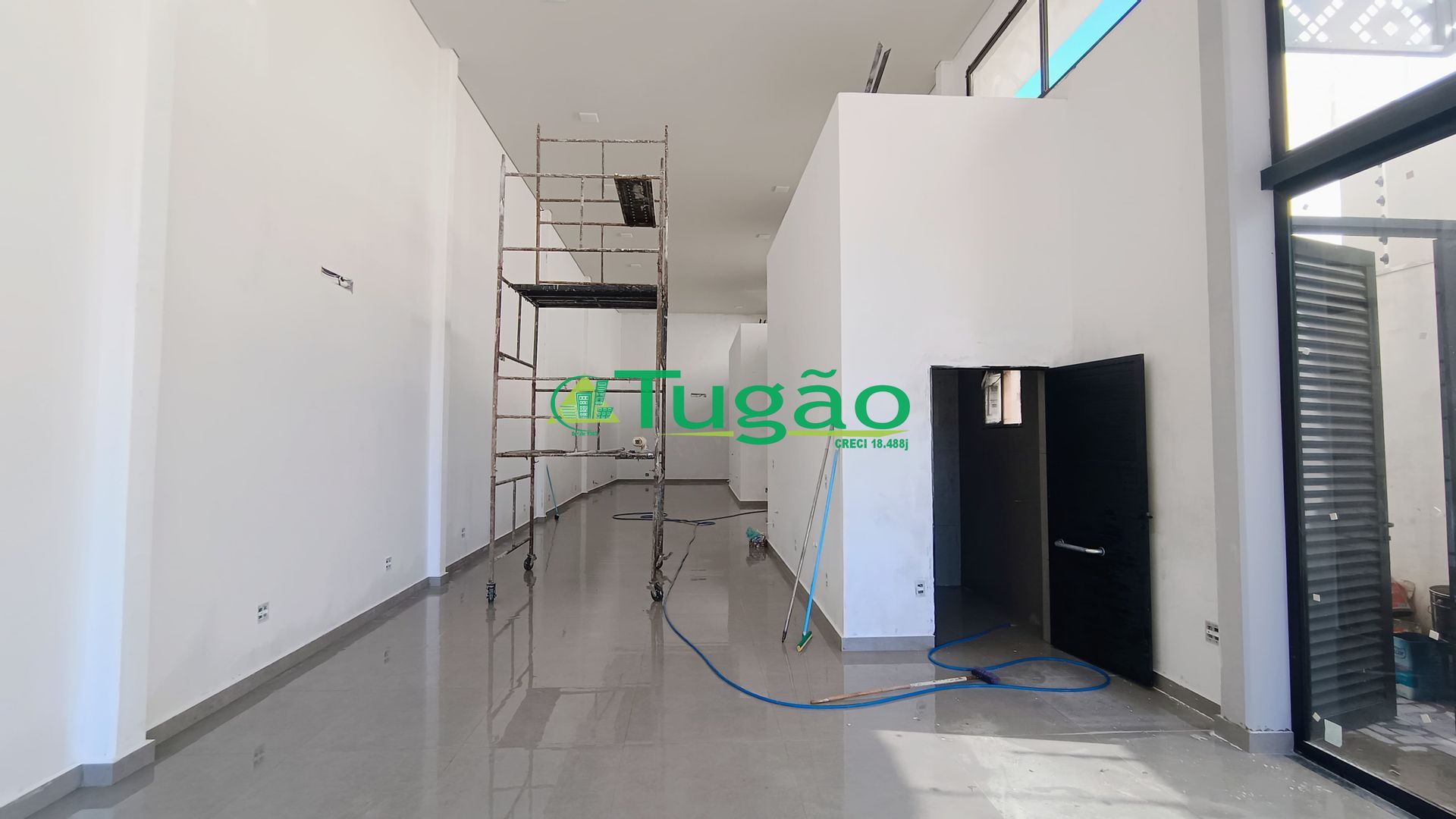 Loja / Salão / Ponto Comercial  para aluguel, 240m² — foto 1 de 4