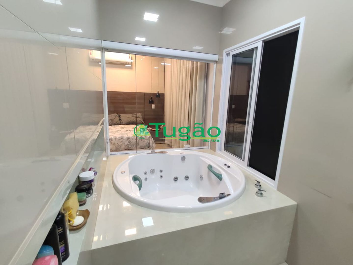 Casa de Condomínio com 3 quartos à venda, 250m² — foto 13 de 36