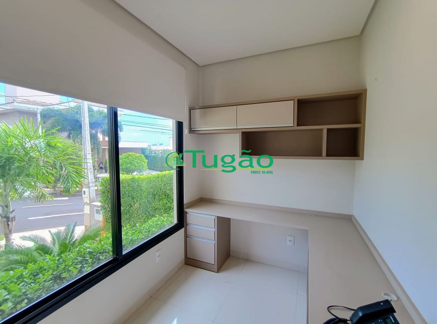 Casa de Condomínio com 3 quartos para aluguel, 210m² — foto 4 de 32
