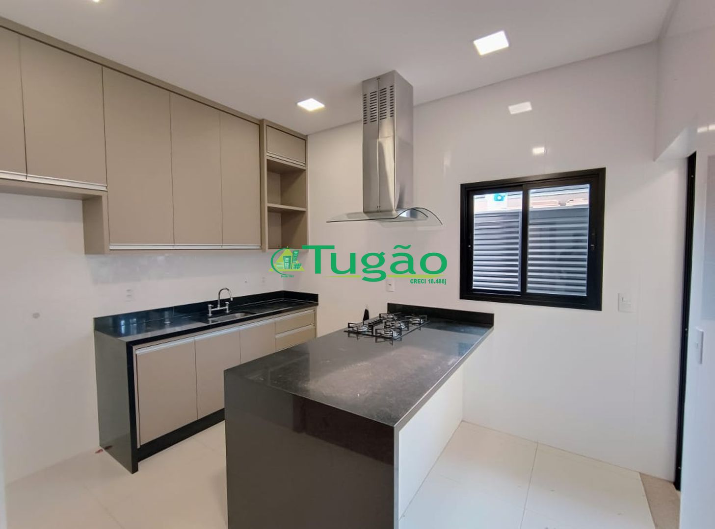 Casa de Condomínio com 3 quartos para aluguel, 210m² — foto 9 de 32