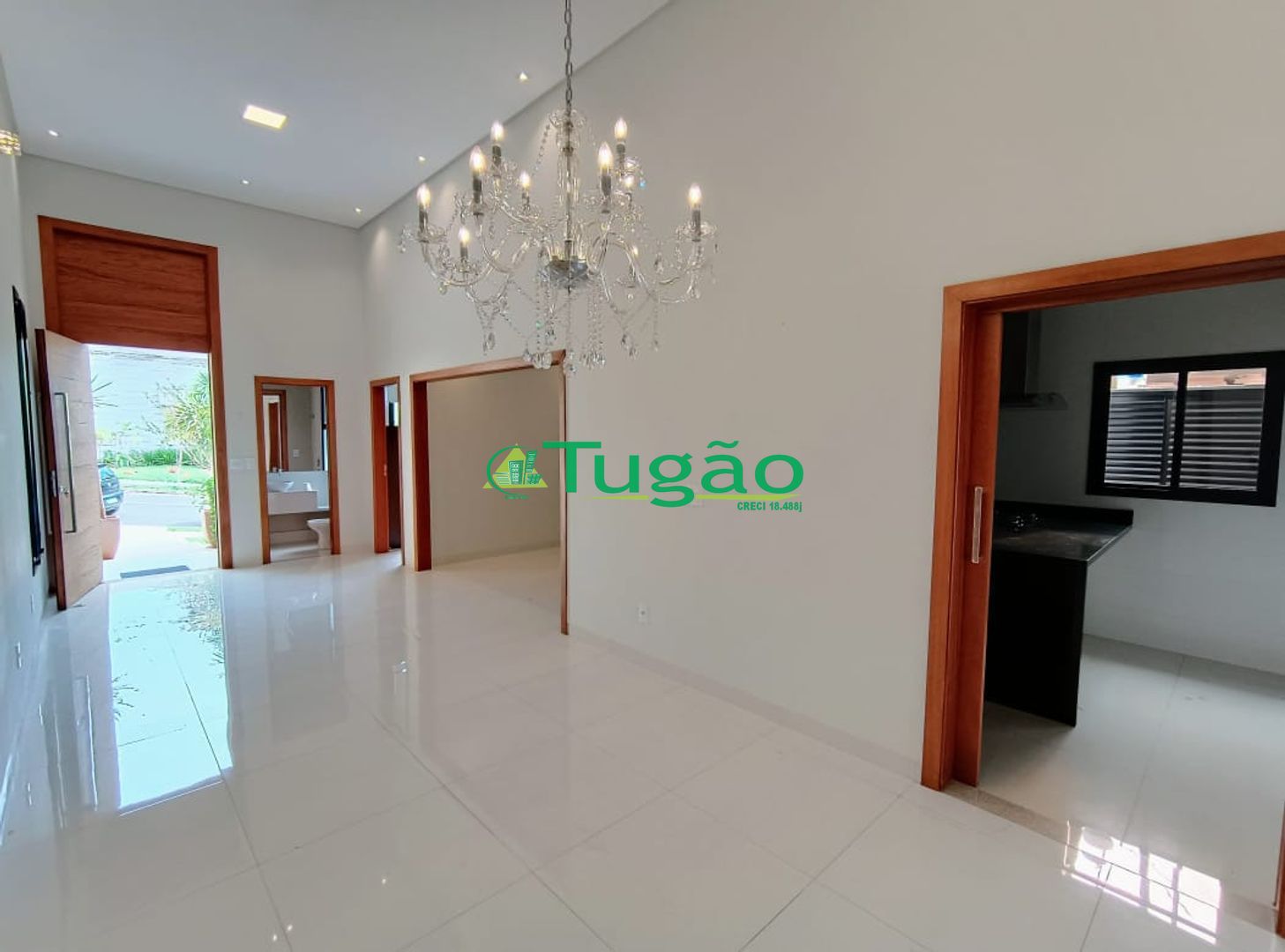 Casa de Condomínio com 3 quartos para aluguel, 210m² — foto 1 de 32