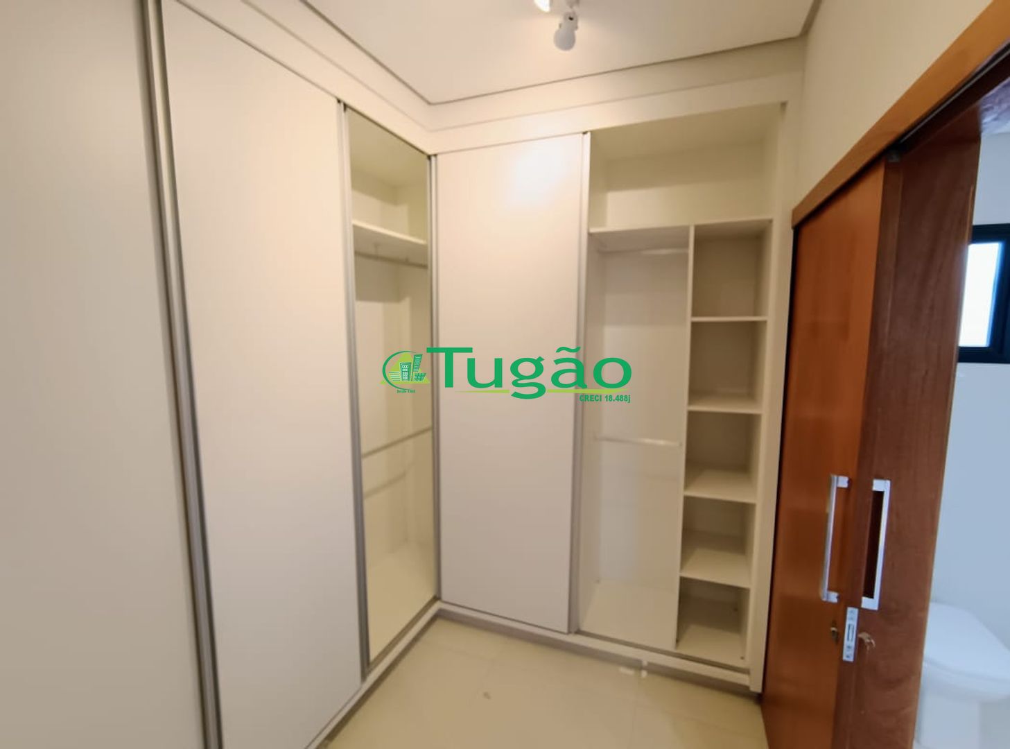 Casa de Condomínio com 3 quartos para aluguel, 210m² — foto 26 de 32