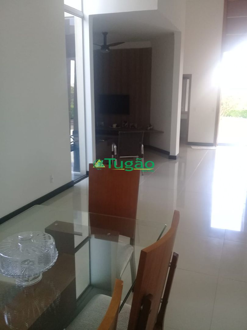 Casa com 3 quartos à venda, 285m² — foto 2 de 14
