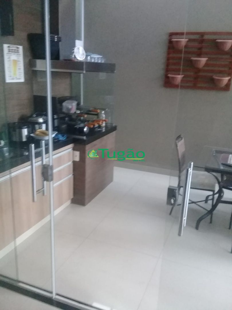 Casa com 3 quartos à venda, 285m² — foto 3 de 14