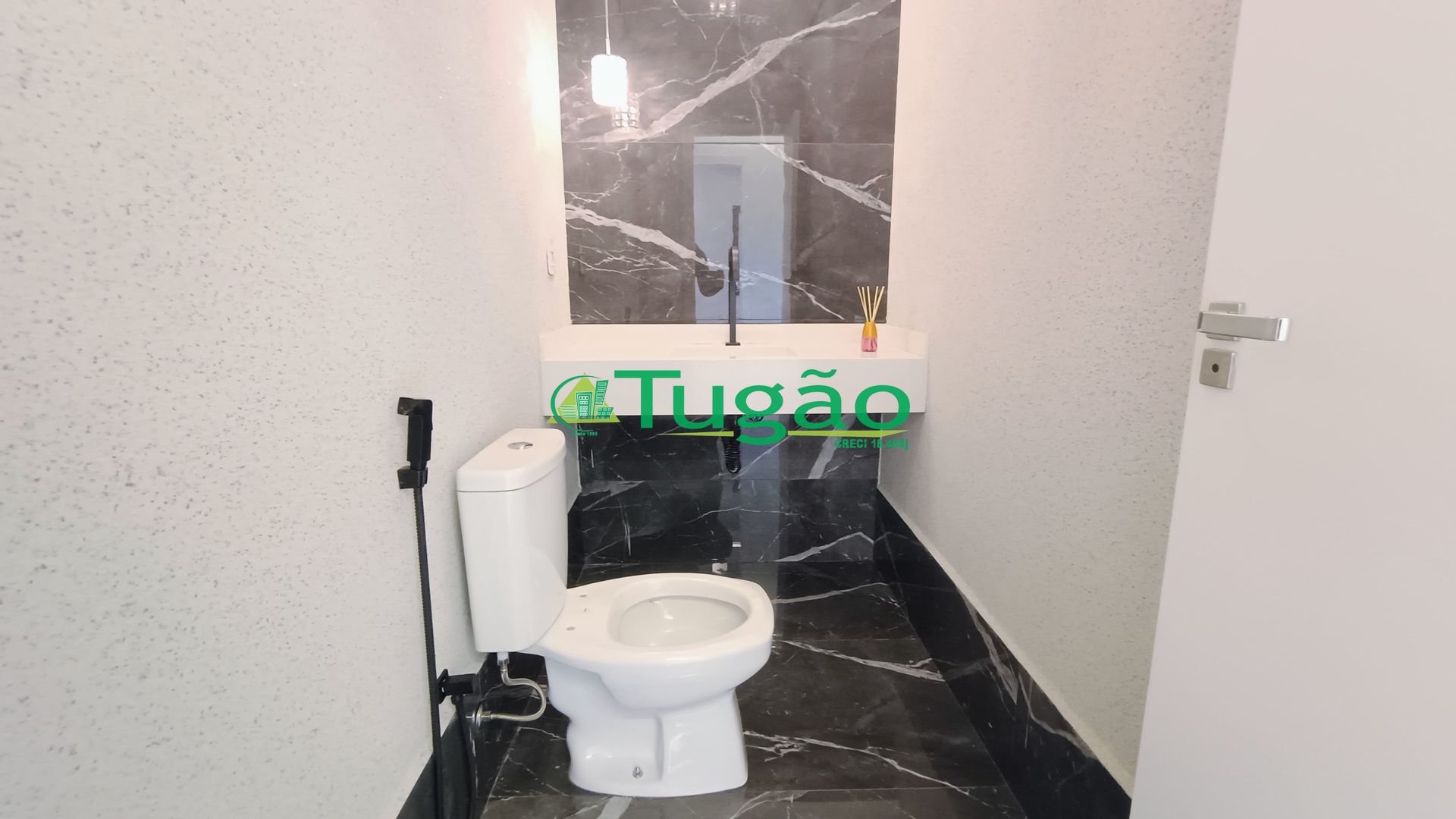 Casa de Condomínio com 3 quartos à venda, 240m² — foto 3 de 22