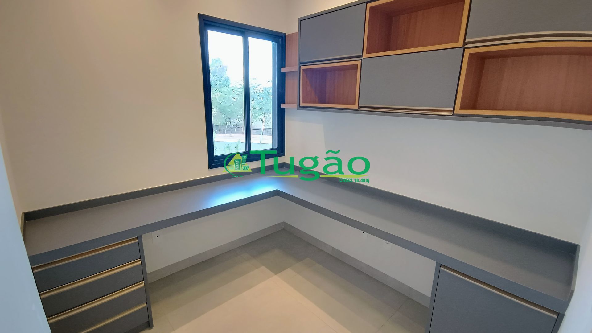 Casa de Condomínio com 3 quartos à venda, 240m² — foto 2 de 22