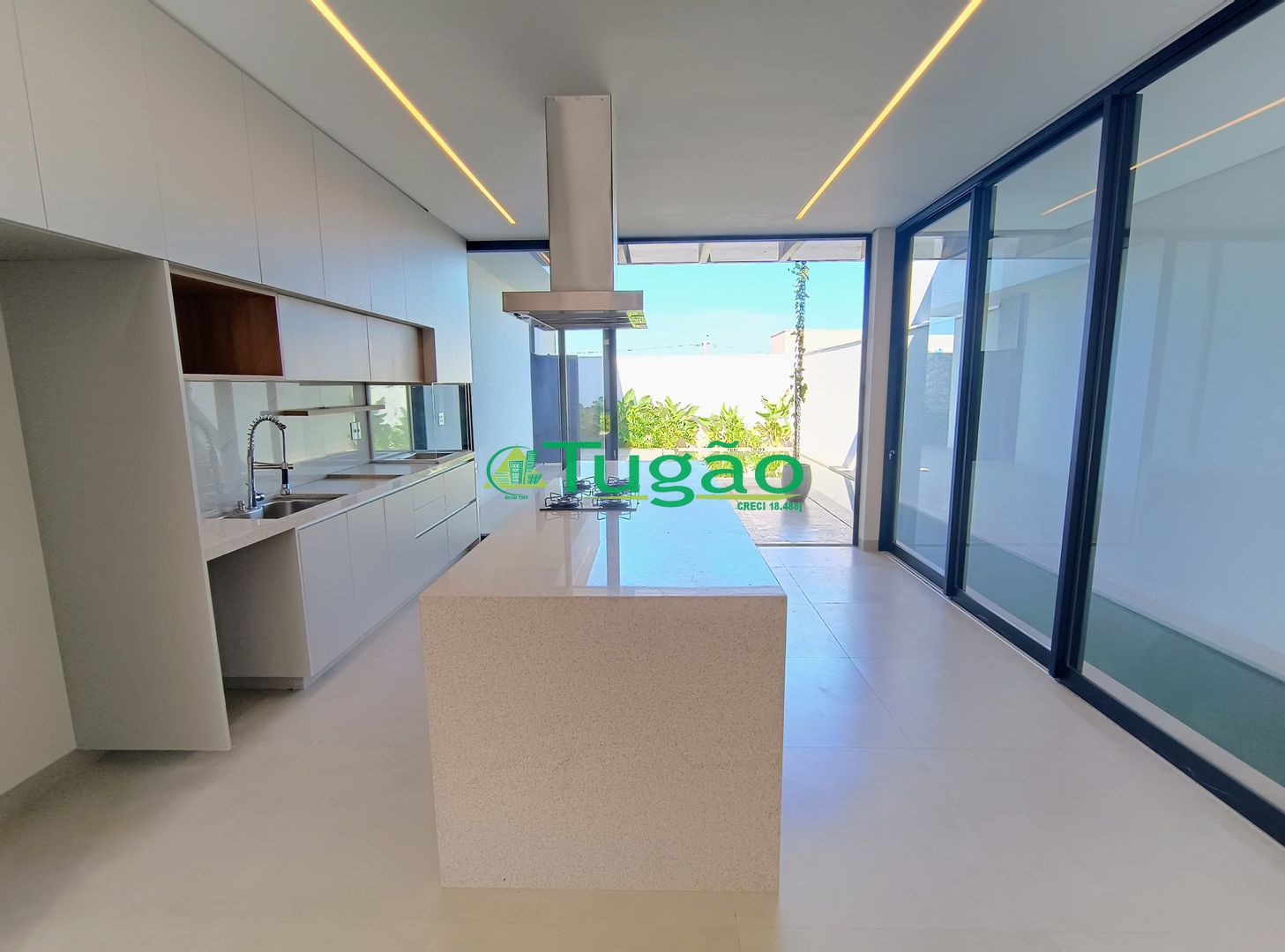 Casa de Condomínio com 3 quartos à venda, 225m² — foto 8 de 30