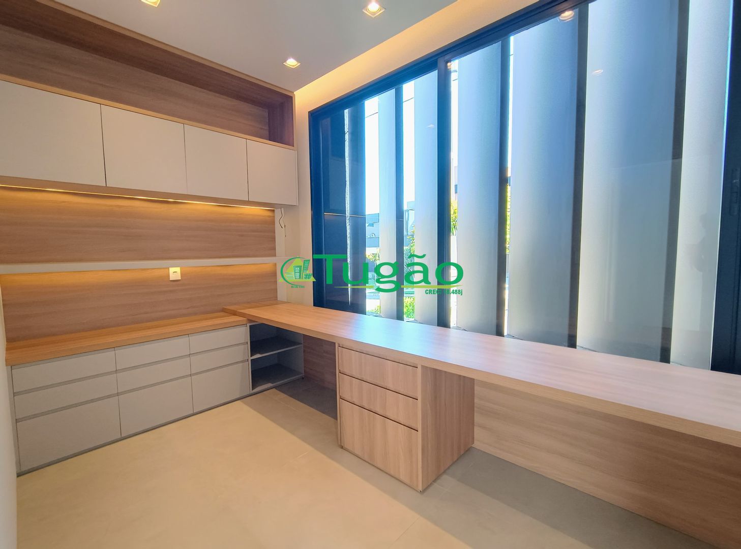 Casa de Condomínio com 3 quartos à venda, 225m² — foto 2 de 30