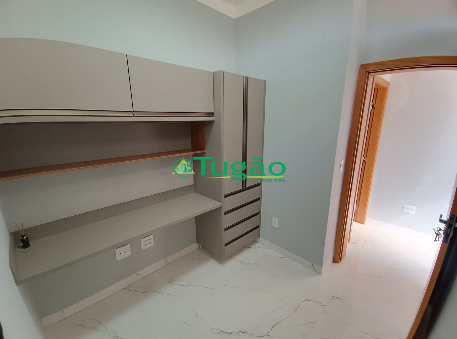 Casa de Condomínio com 3 quartos à venda, 217m² — foto 2 de 28