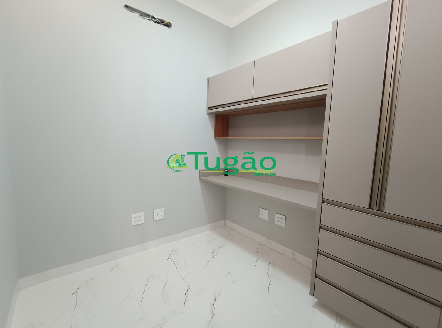Casa de Condomínio com 3 quartos à venda, 217m² — foto 1 de 28