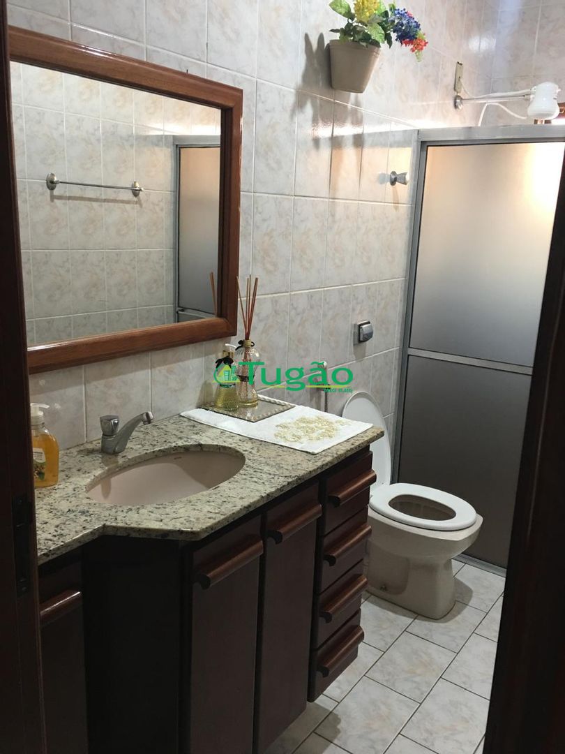 Casa com 3 quartos à venda, 128m² — foto 2 de 21